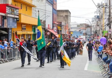 Cidade de Ferraz de Vasconcelos celebra aniversário com desfile cívico