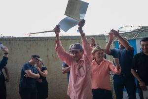 Prefeitura entrega 180 matrículas de unidades habitacionais para moradores do Jardim Panorama