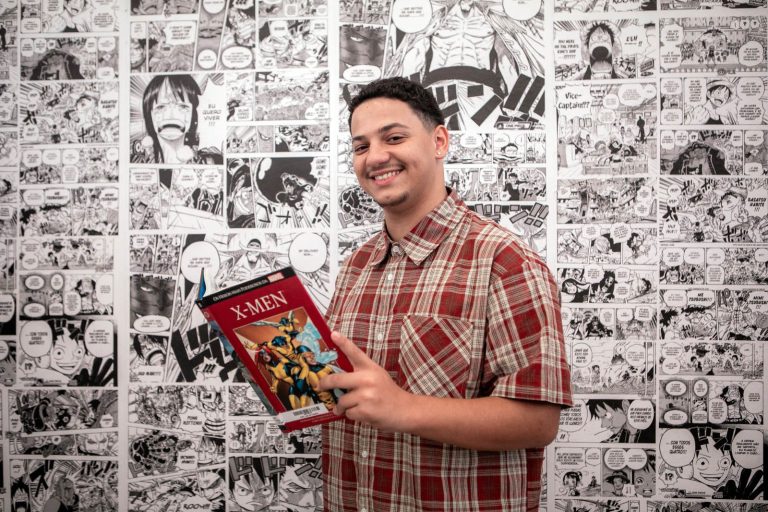 Prefeitura destaca acervo com mais de 15 mil HQs e mangás nos centros educacionais