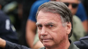 Bolsonaro deve receber alta hospitalar nesta sexta-feira, 27, diz médico da equipe