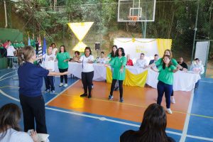 APAE Arujá celebra 37 anos com homenagem, emoção e anúncio de novo prédio