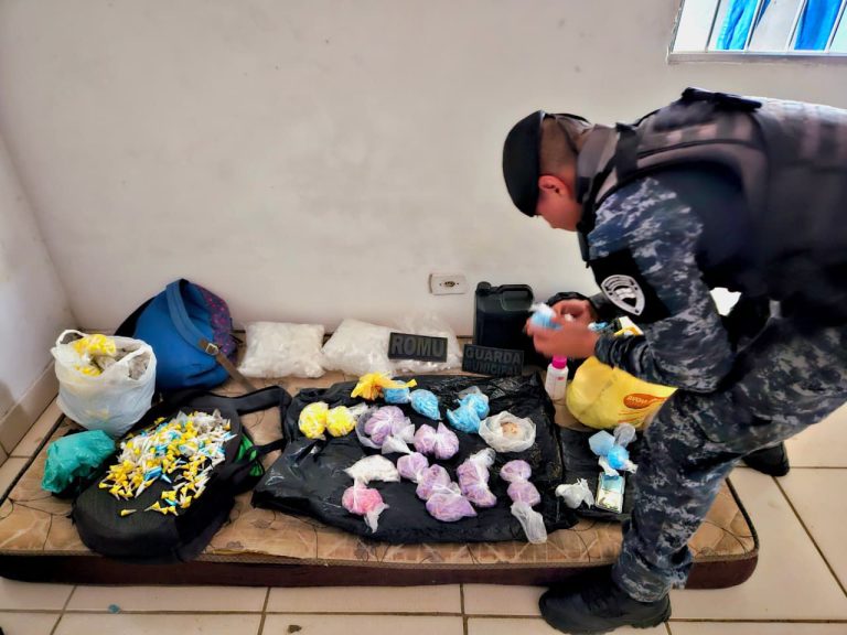 GCM de Itaquá descobre casa-bomba com 2,4 mil entorpecentes no Jardim Amazonas