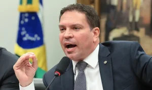 Prisão de Ramagem nos EUA é Fruto de Cooperação Policial Histórica entre Brasil e EUA no Combate ao Crime Organizado