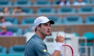 João Fonseca brilha em Munique, vence número 26 do mundo e encara Top 6 em busca de vaga em Roland Garros