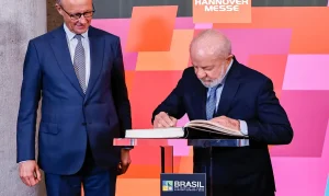 Lula na Alemanha: Brasil propõe parceria com Europa para descarbonização industrial e defende empregos na era da IA