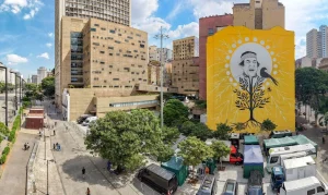 Ailton Krenak: Mural Gigante em SP Celebra o Pensador Indígena e o Dia dos Povos Indígenas