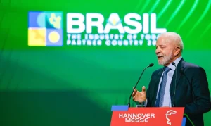 Lula na Alemanha: Brasil defende pioneirismo em biocombustíveis e critica regras ambientais da UE