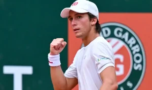 Léo Storck Conquista Roland Garros Junior e Garante Vaga em Paris, Superando Colombiano em Virada Eletrizante
