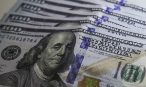 Ibovespa despenca 1,65% com tensões no Oriente Médio, Dólar fecha estável em R$ 4,97 e petróleo dispara acima de US$ 100