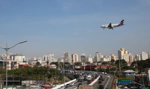 Crédito de R$ 3 Bilhões para Companhias Aéreas: Governo Lança Linha de Apoio para Enfrentar Alta de Custos e Evitar Aumento de Passagens