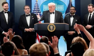 Homem atira em evento de Trump com correspondentes em Washington, Presidente e Melania são retirados às pressas