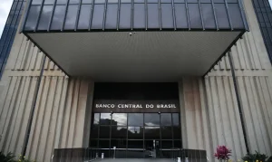 Copom Decide Selic: Guerra no Oriente Médio e Inflação Acelerada Pressionam Juros em Meio a Incertezas