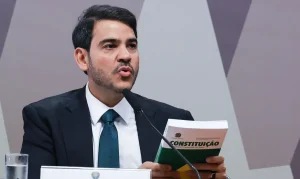 Messias defende autocontenção do STF em pautas polêmicas e Estado laico em sabatina no Senado