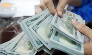 Dólar Dispara Acima de R$ 5 e Bolsa Brasileira Afunda 2% em Dia de Tensão Global e Fed Inalterado