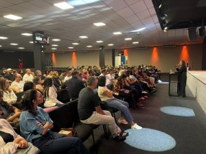 Luciana Almeida revelou a arte de  vender e negociar em encontro de empresários da Way House Church