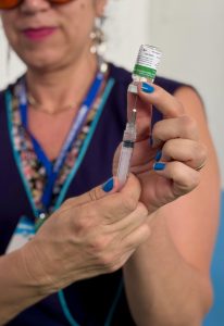 Arujá leva multivacinação e imunização contra a Influenza para crianças e idosos