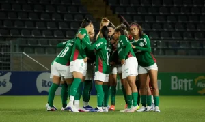 Palmeiras Goleia Botafogo e Cola no Corinthians na Liderança do Brasileirão Feminino: Veja os Gols e a Classificação Atualizada