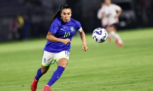 Marta está de volta! Ícone do futebol feminino é convocada para amistosos decisivos da Seleção Brasileira contra os EUA