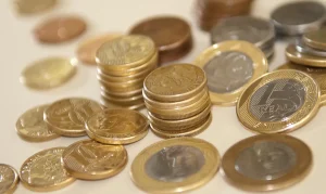 Inflação em Abril: Famílias de Baixa Renda Sentem Aumento de Preços Mais Forte, Alimentos e Energia Pesam no Bolso