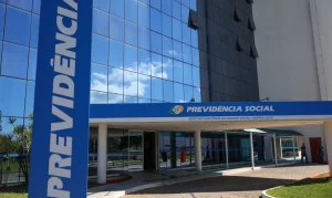 INSS libera 2ª parcela do 13º para aposentados e pensionistas: saiba quem recebe e o calendário completo