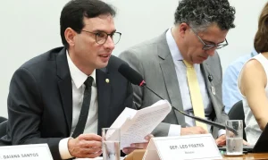 Adeus à Escala 6×1: Relator Propõe Folga Dominical e Jornada Reduzida para Milhões de Trabalhadores