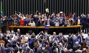 Fim da Escala 6×1 Aprovado: Deputados Decidem por Descanso Obrigatório e Jornada Reduzida