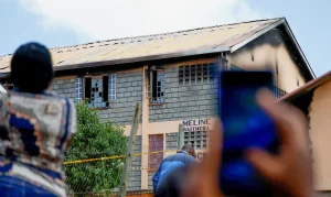 Quênia: Tragédia em internato feminino com 8 alunas presas por incêndio criminoso que deixou 16 mortas