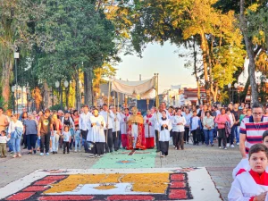 Corpus Christi: Feriado deve injetar R$ 6,4 bilhões no turismo de SP com 3,35 milhões de visitantes e eventos tradicionais
