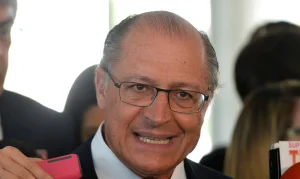 Alckmin: Bolsonaro usa ‘factoide’ de terrorismo para encobrir escândalo do Banco Master e corrupção