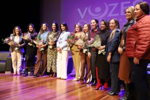 Procuradoria da Mulher de Arujá marca presença no evento Vozes que Transformam