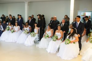Casamento comunitário oficializa união de 29 casais em Arujá