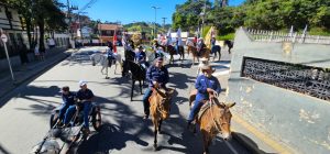 Santa Isabel mantém a tradição e realiza maior cavalgada de todos os tempos
