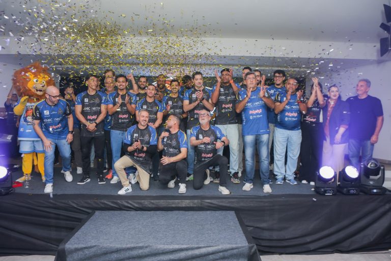 Vôlei Mania Itaquá apresenta equipe adulta em noite de festa no CEMI