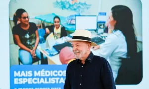 Lula Acusa Clã Bolsonaro de Pedir Intervenção dos EUA no Pix e Critica Ameaça de Taxação a Produtos Brasileiros