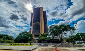 PEC do BC: Economistas alertam para risco de “cooptação” pelo mercado financeiro e manutenção de juros altos