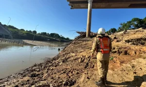 Ponte de R$ 36 milhões desaba no Acre: Advogado que denunciava falhas fica em estado gravíssimo