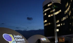 TSE Adia Julgamento Crucial Sobre Pesquisa Eleitoral Que Afeta Flávio Bolsonaro e Futuro das Metodologias de Voto