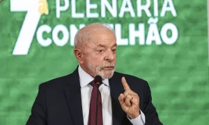 Lula propõe devolução de celulares roubados via Correios e alerta sobre consequências para quem os retiver