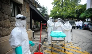 Protestos Mortais no Quênia Contra Centro Americano de Ebola: População Teme Risco Sanitário e Sigilo no Acordo
