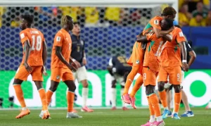 Equador para no travessão, mas Costa do Marfim vence no final e se iguala à Alemanha no Grupo E da Copa do Mundo
