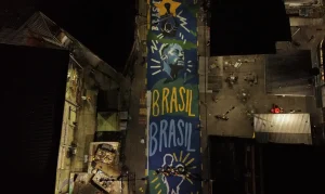 Arte Transforma Rua Marcada por Chacina no Rio: Pinturas em Vila Cruzeiro Revivem Esperança e Celebram Identidade Brasileira