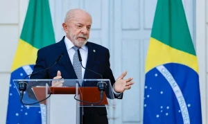 Lula pede a Trump: “Não se meta nas eleições do Brasil”; ex-presidente americano critica país e Eduardo Bolsonaro
