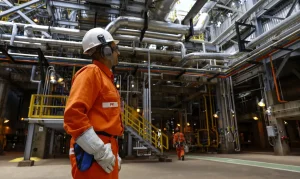 Economia Brasileira Surpreende: Crescimento de 0,1% em Abril, Indica Prévia da FGV em Meio a Juros Altos e Guerra no Oriente Médio