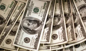 Dólar dispara para R$ 5,18! Moeda atinge maior valor em quase 3 meses com aversão ao risco global e juros nos EUA em foco