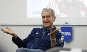 Carlos Alberto Parreira, o lendário técnico da Copa de 94, está internado no Rio de Janeiro e passa por cirurgia, estado de saúde preocupa fãs
