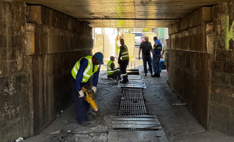 Túnel na avenida Fernando Vasconcelos Rossi é interditado para manutenção em Itaquá