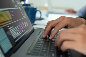 Burnout Digital: Como a Hiperconectividade Pode Levar ao Esgotamento e Estratégias Simples para Evitar o Problema