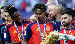 Bicampeã do Mundo: Espanha Celebra Conquista Histórica com Geração Multirracial de Filhos de Imigrantes