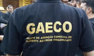MP de SP desarticula rede financeira do PCC: 18 presos, R$ 10 milhões bloqueados e investigações sobre “tribunais do crime”