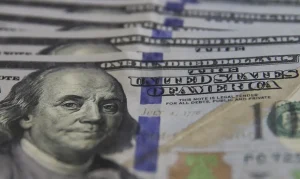 Dólar despenca para o menor valor em meses com petróleo em alta e fluxo estrangeiro turbinando a Bolsa
